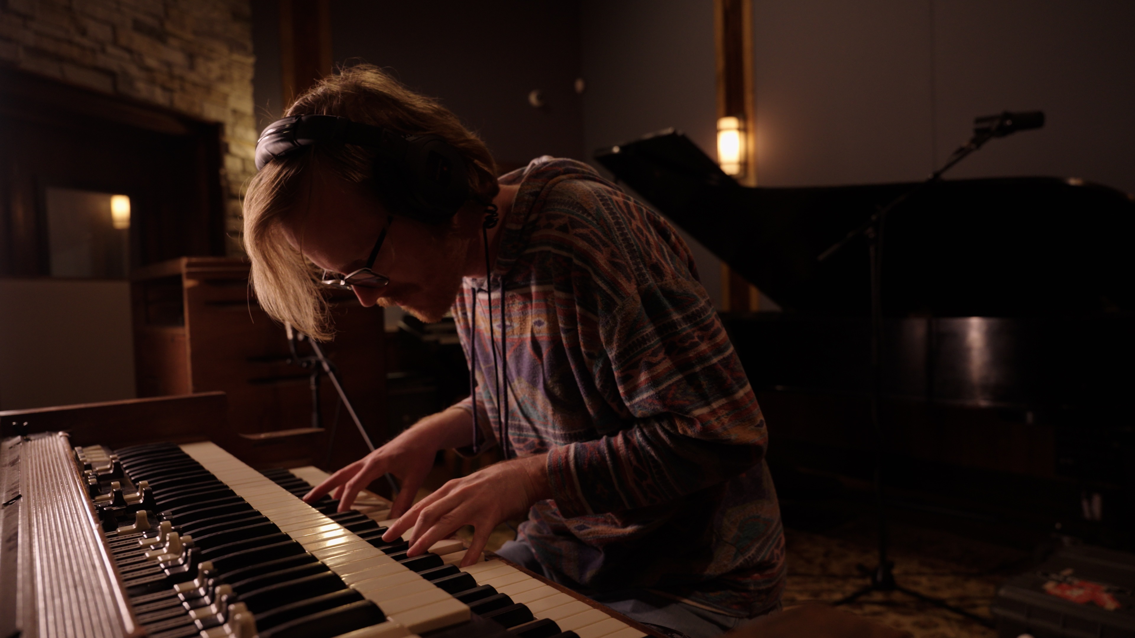 Nathaniel Earl: Turning Heartbreak Into Cinematic Beauty with “Shoes”